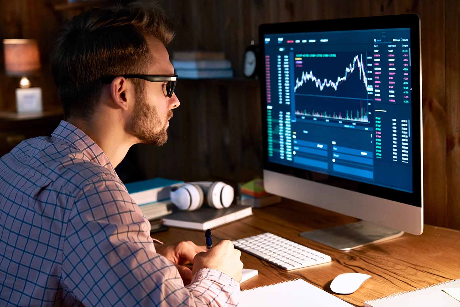 Closeup of a trader studying stock chart patterns on desktop computer