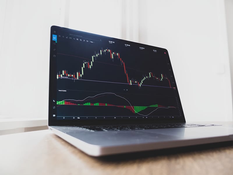 Laptop with candlestick chart pattern for day traders and swing trading